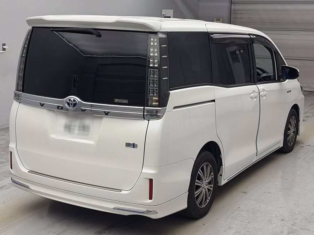 TOYOTA VOXY