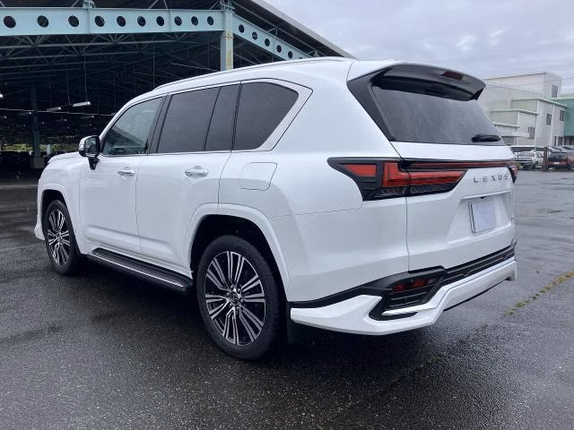 LEXUS LX600