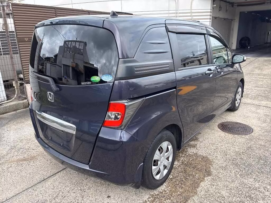HONDA FREED SPIKE