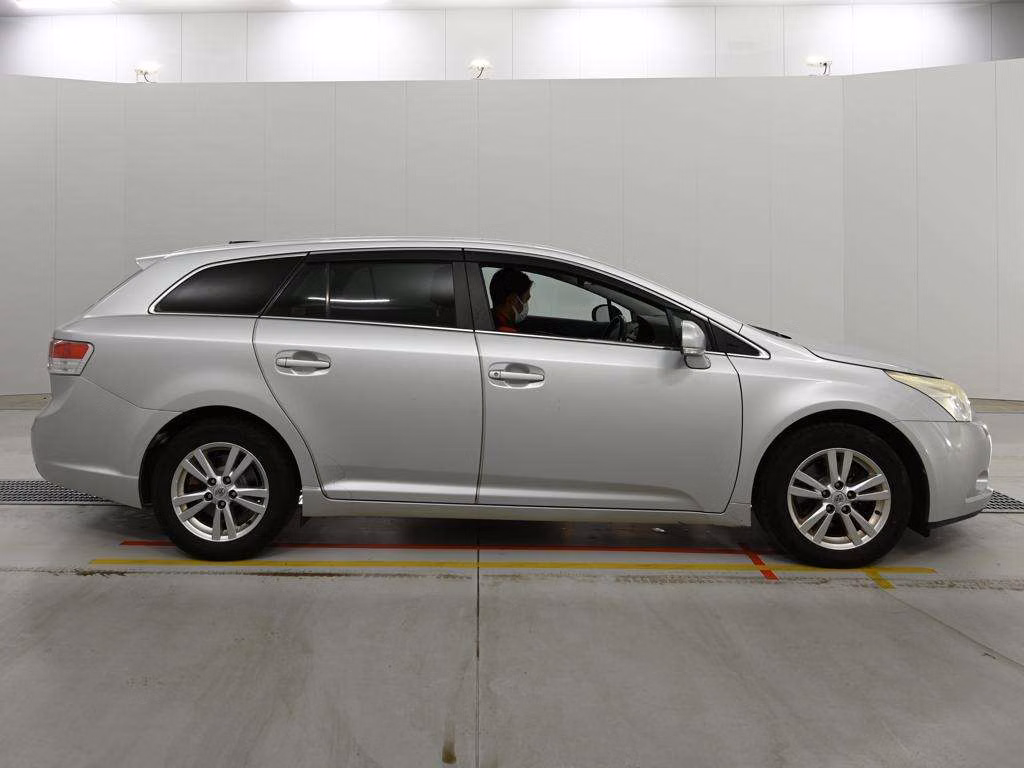 TOYOTA AVENSIS