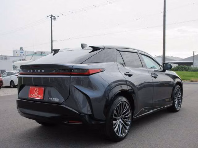 Lexus RZ450e