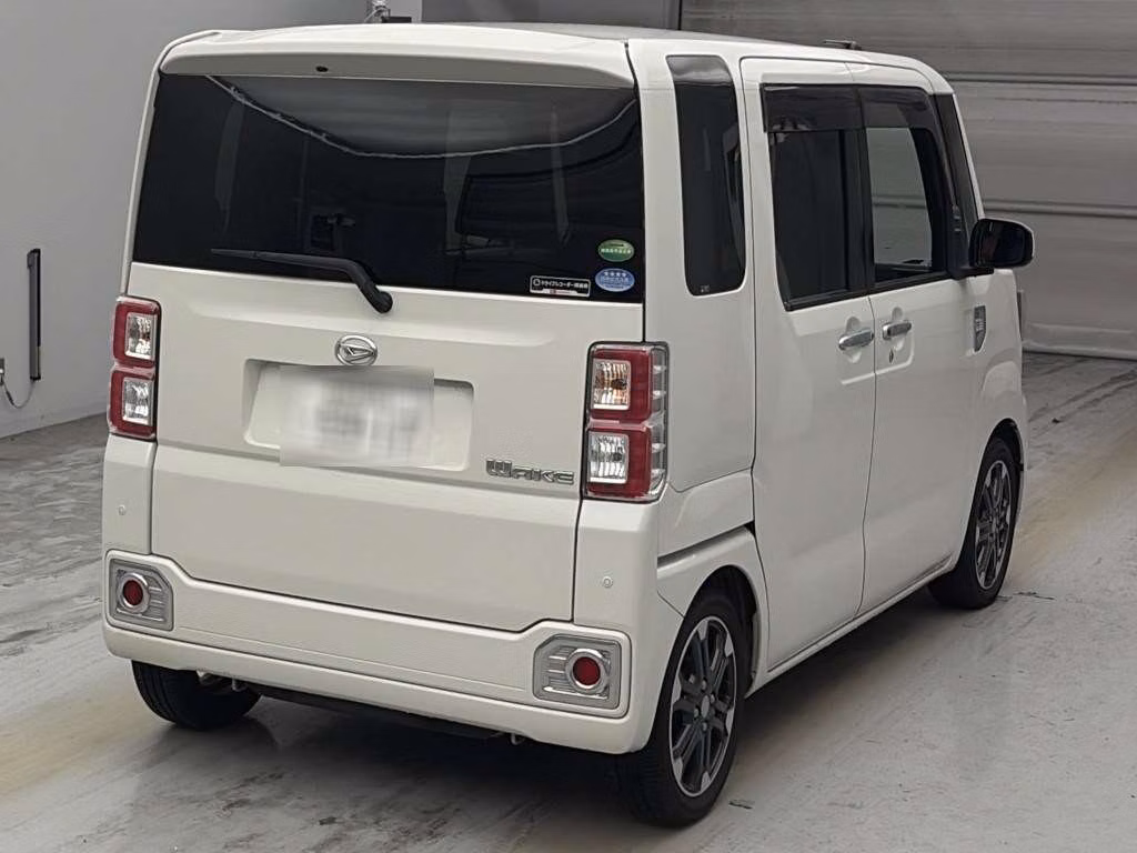 DAIHATSU WAKE