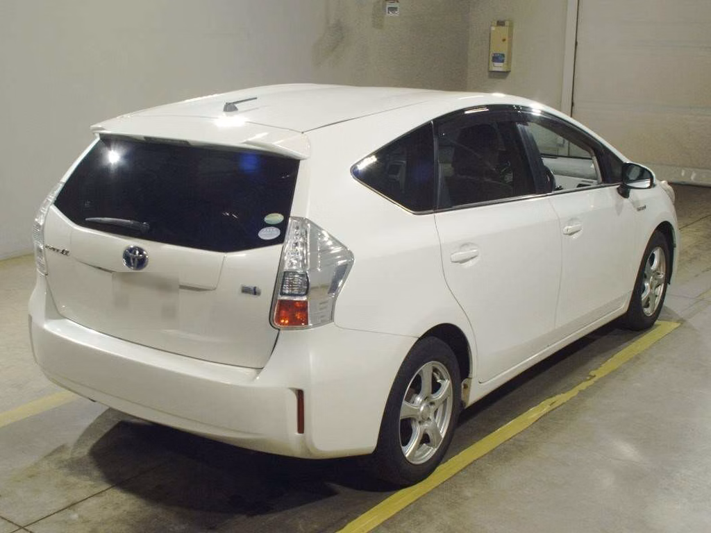 TOYOTA PRIUS ALPHA