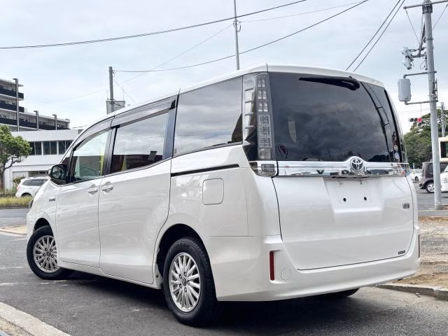 TOYOTA VOXY