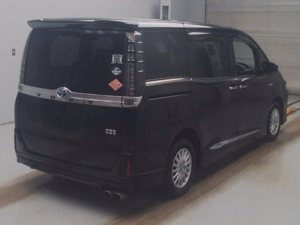 TOYOTA VOXY