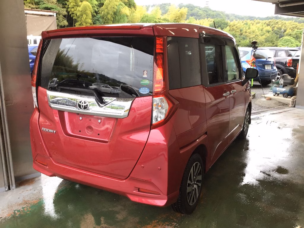 TOYOTA ROOMY