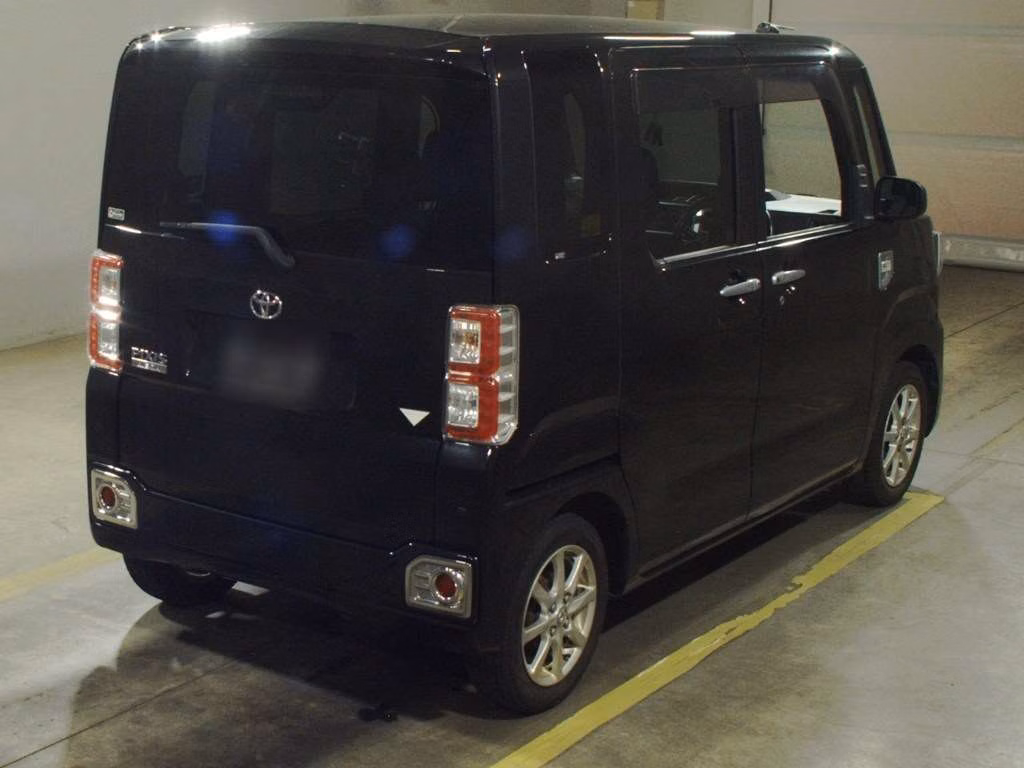 TOYOTA PIXIS MEGA