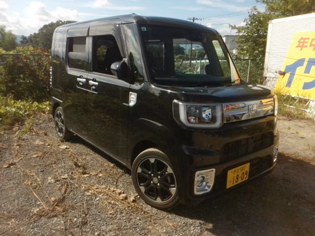 DAIHATSU WAKE