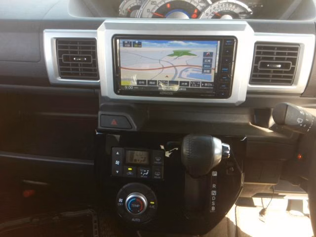 DAIHATSU WAKE