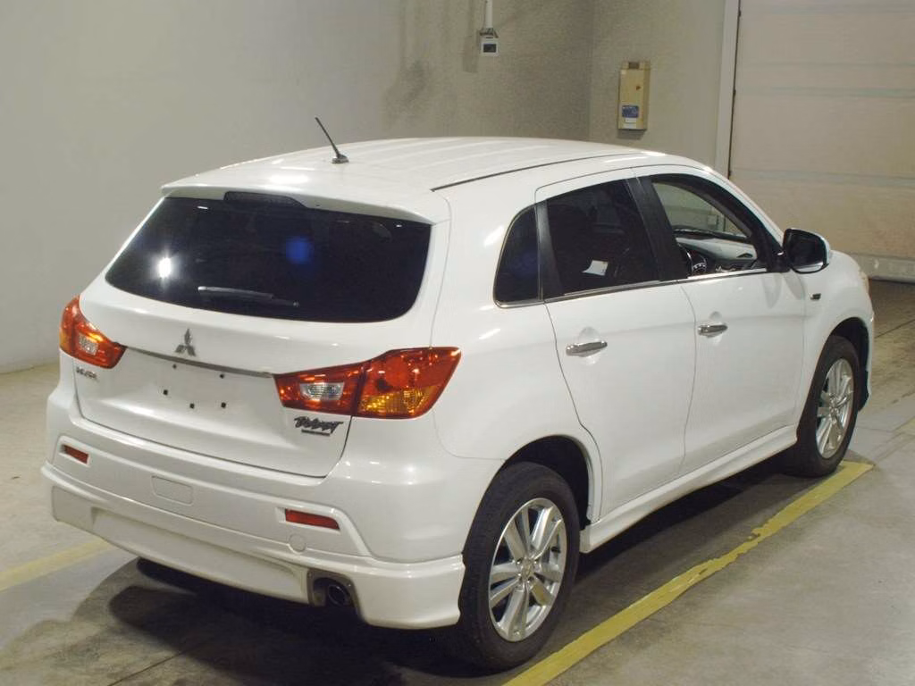 MITSUBISHI RVR