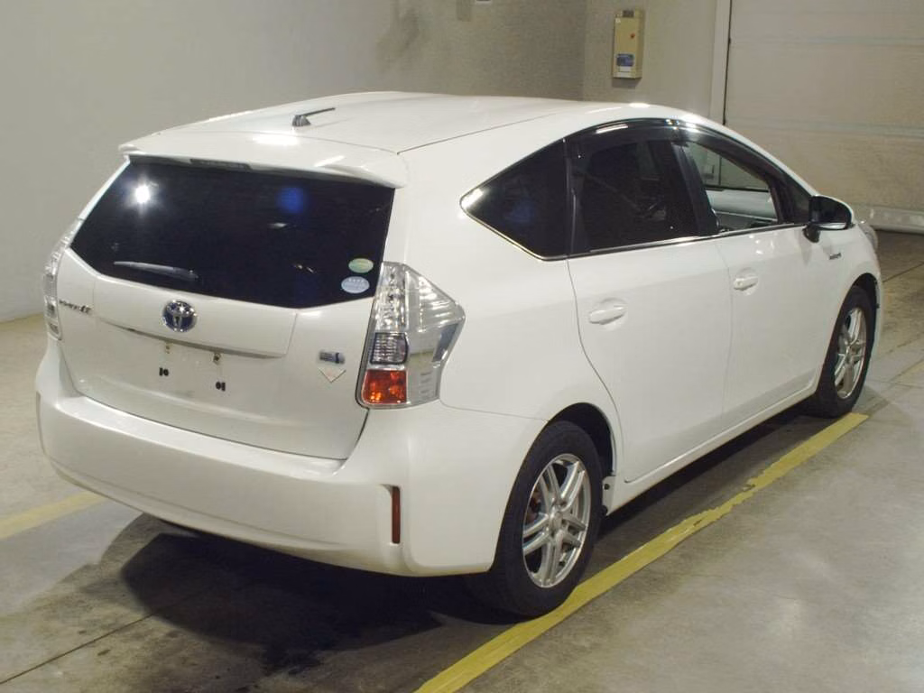 TOYOTA PRIUS ALPHA