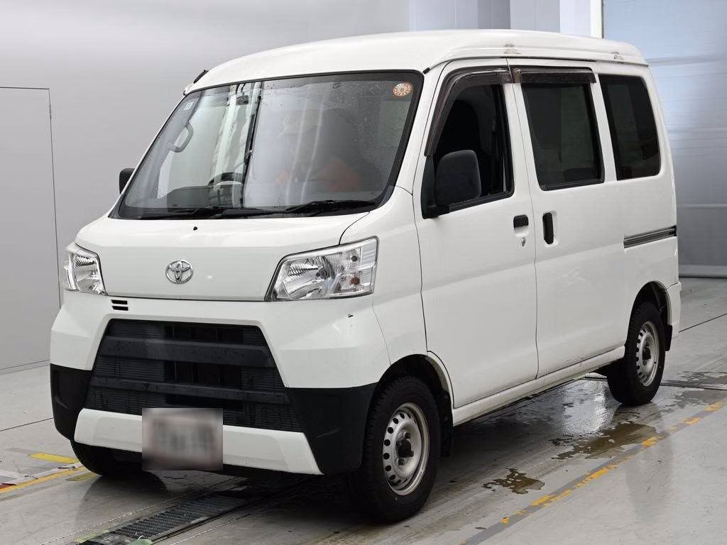 TOYOTA PIXIS VAN