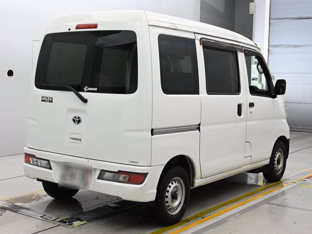 TOYOTA PIXIS VAN