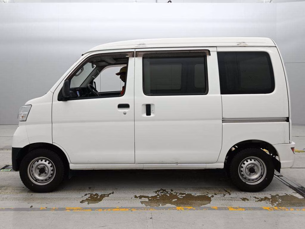 TOYOTA PIXIS VAN