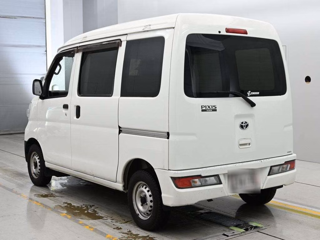 TOYOTA PIXIS VAN