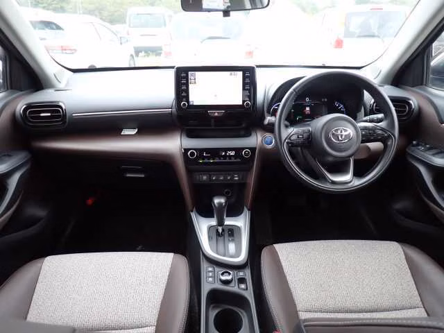 TOYOTA YARIS CROSS