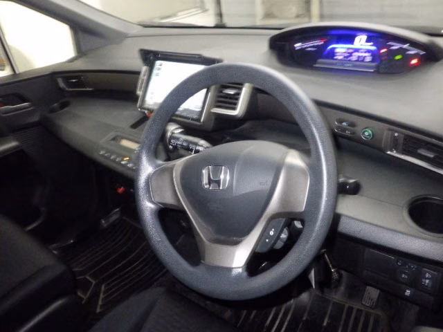 HONDA FREED SPIKE