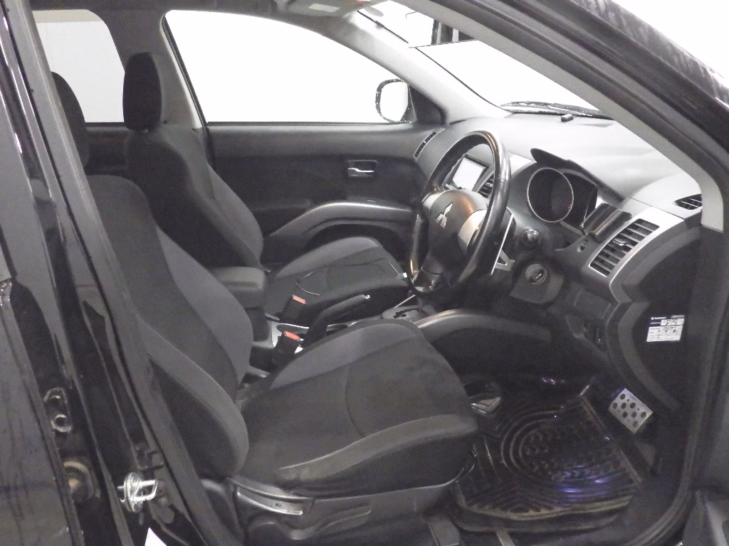 MITSUBISHI OUTLANDER