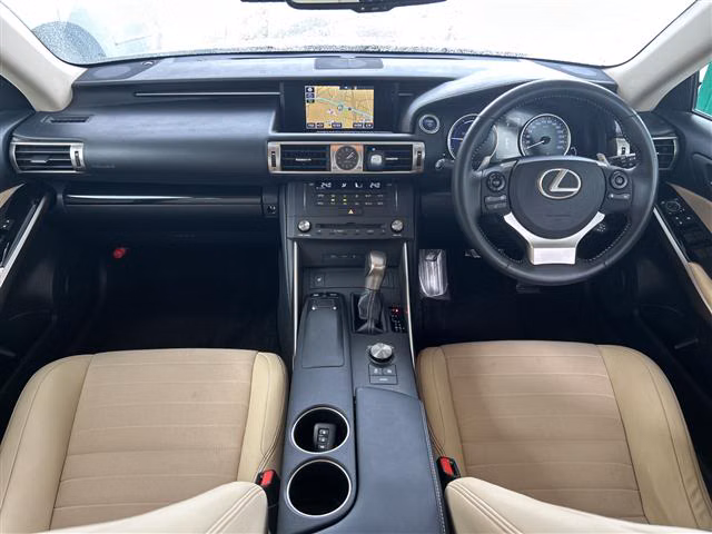 LEXUS IS300H