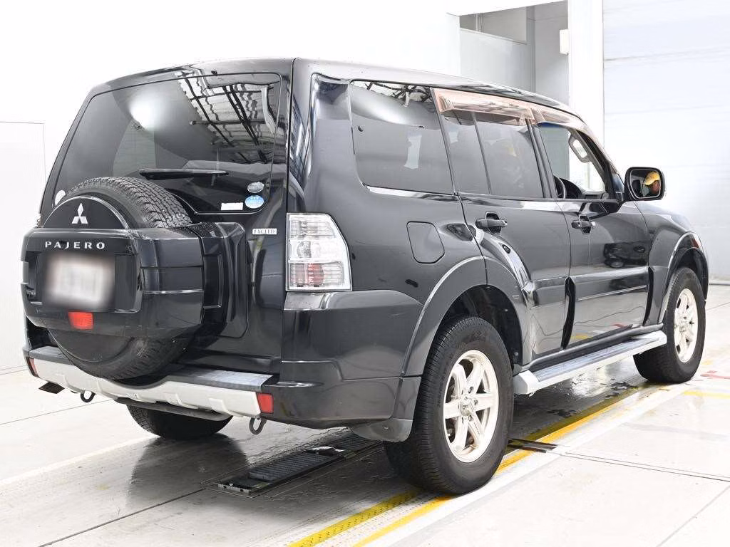 MITSUBISHI PAJERO