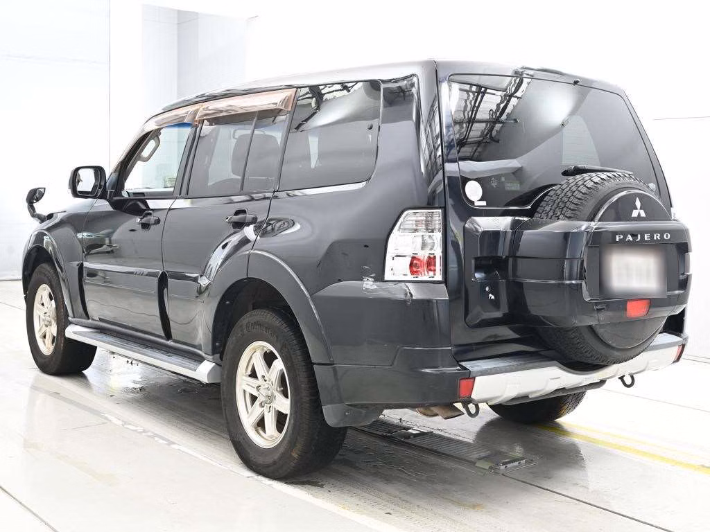MITSUBISHI PAJERO