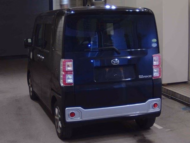 DAIHATSU WAKE