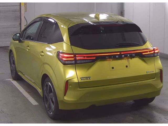 Nissan Aura