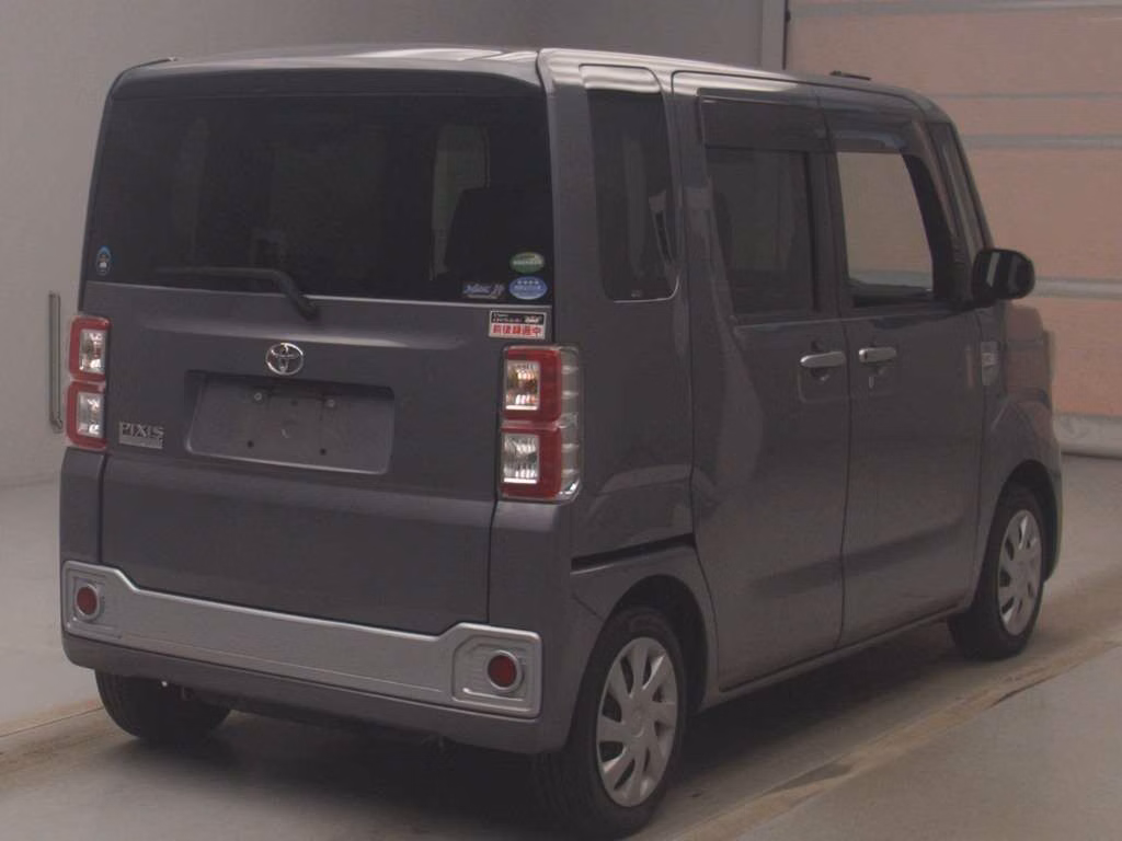 TOYOTA PIXIS MEGA