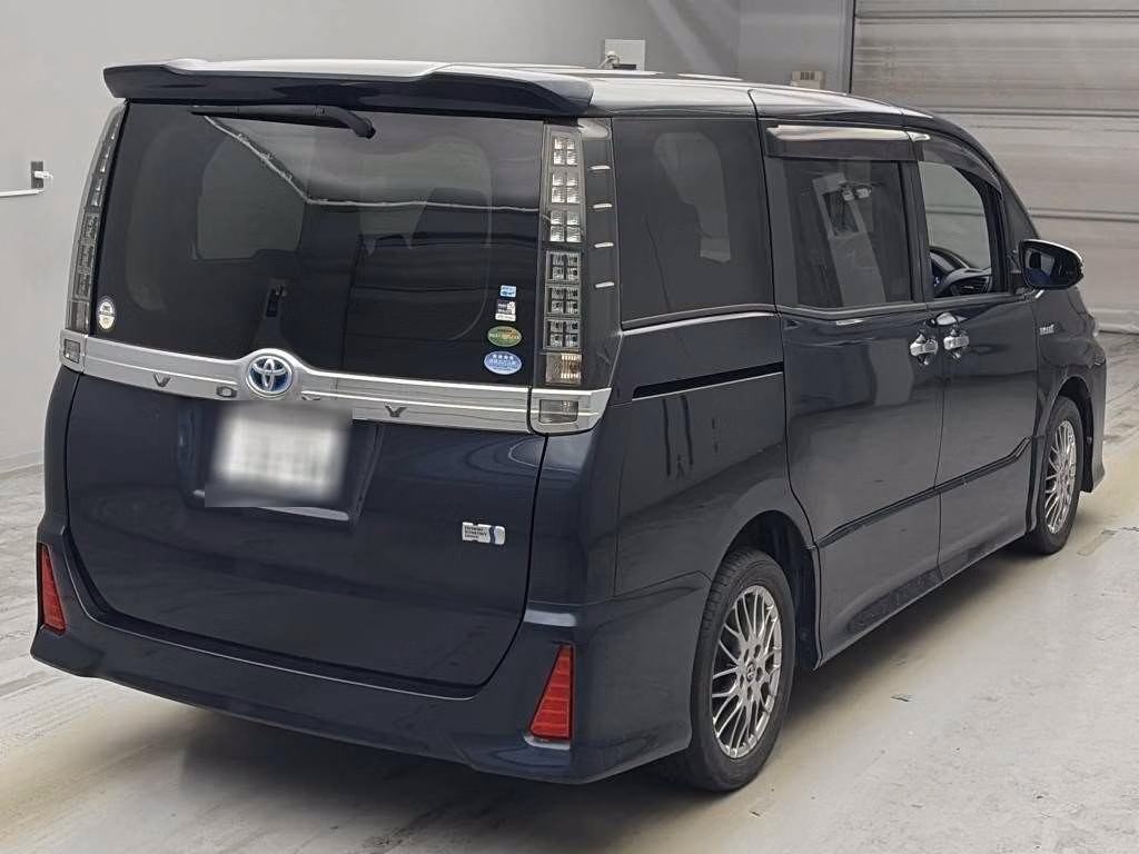 TOYOTA VOXY