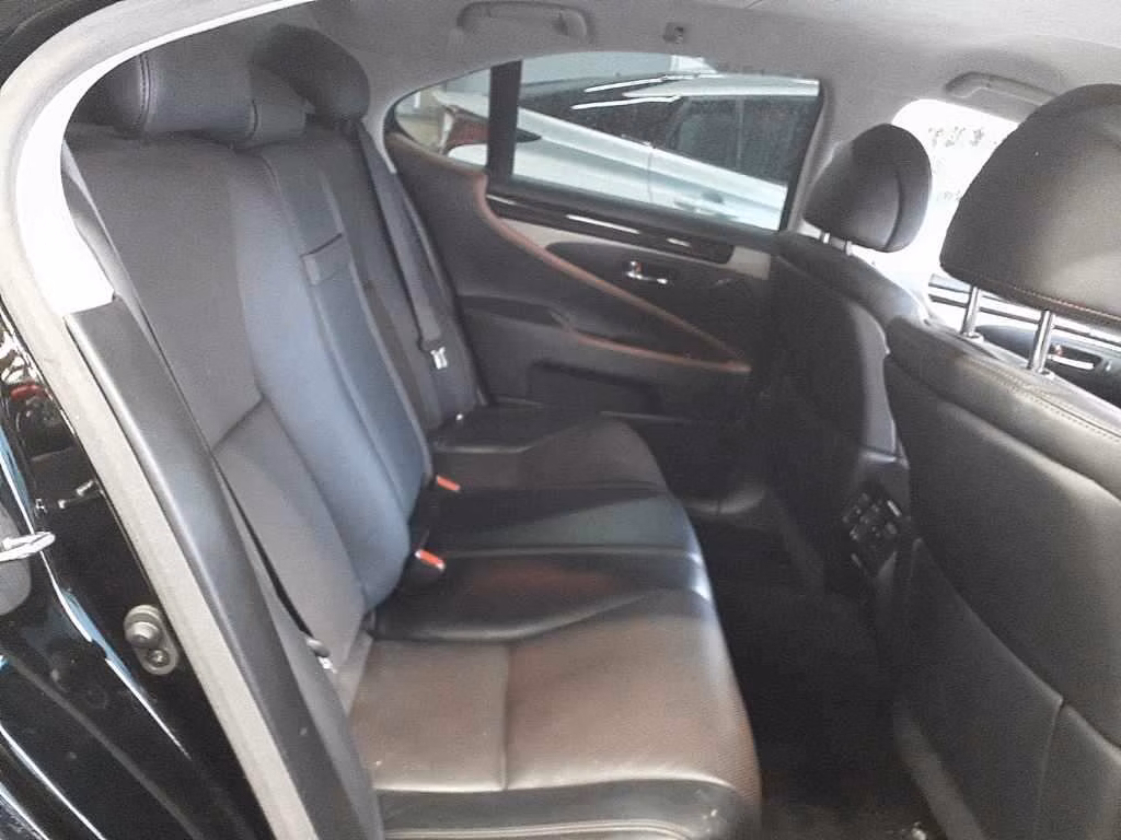 Lexus LS460