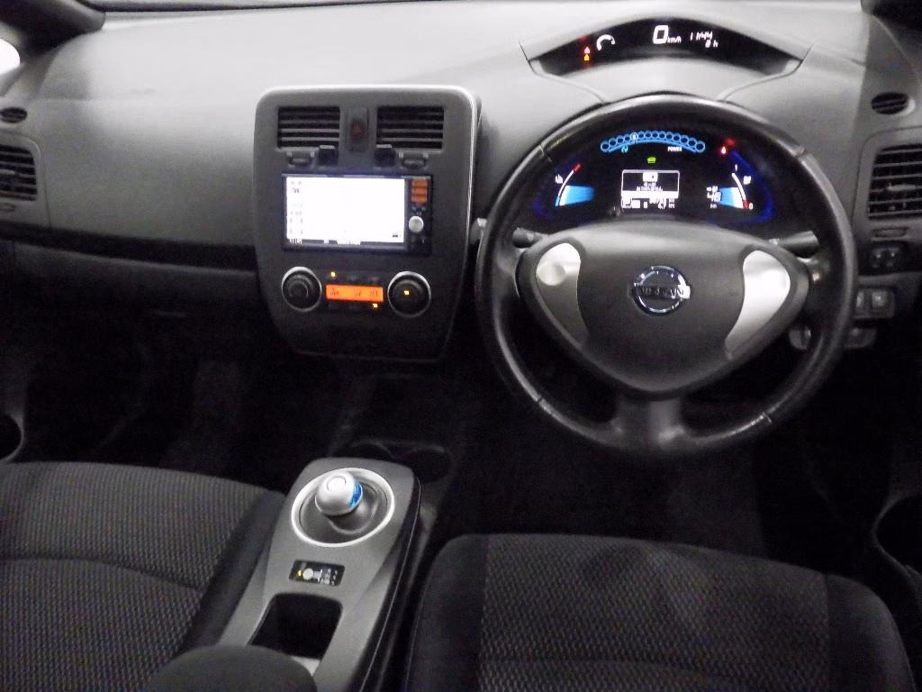 NISSAN LEAF