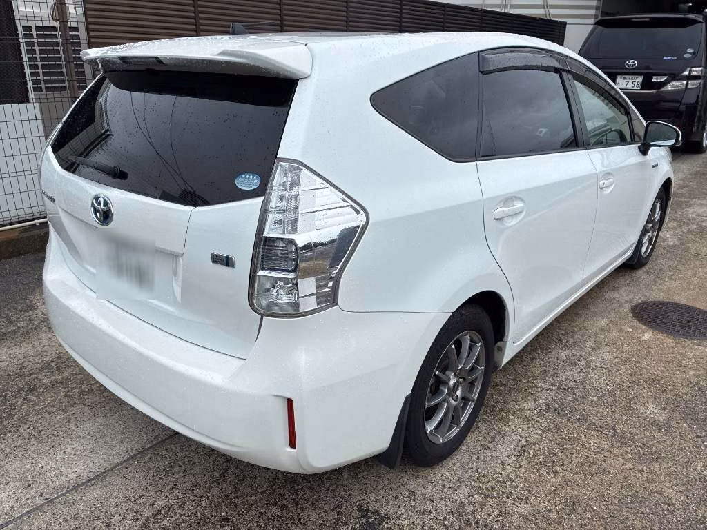 TOYOTA PRIUS ALPHA