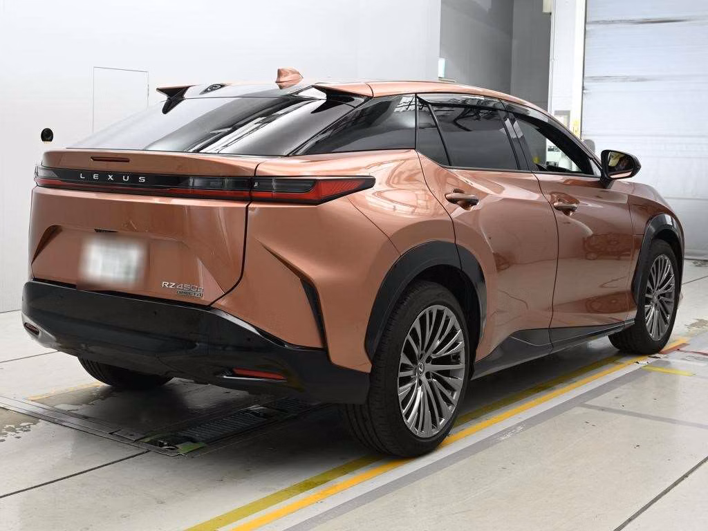 Lexus RZ450e