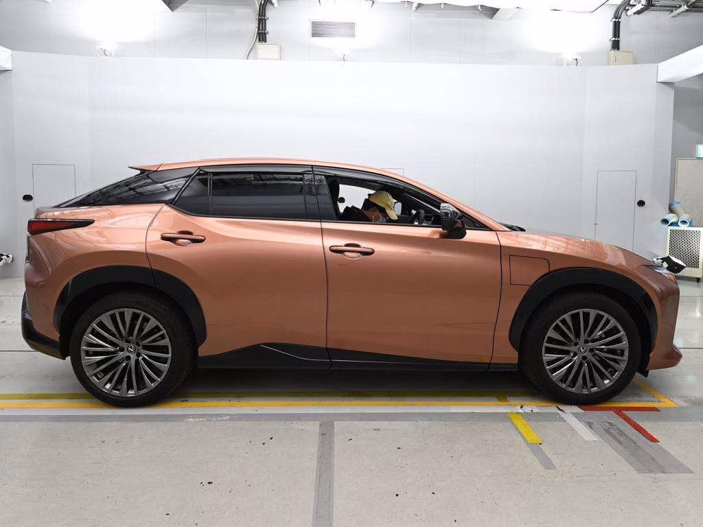 Lexus RZ450e