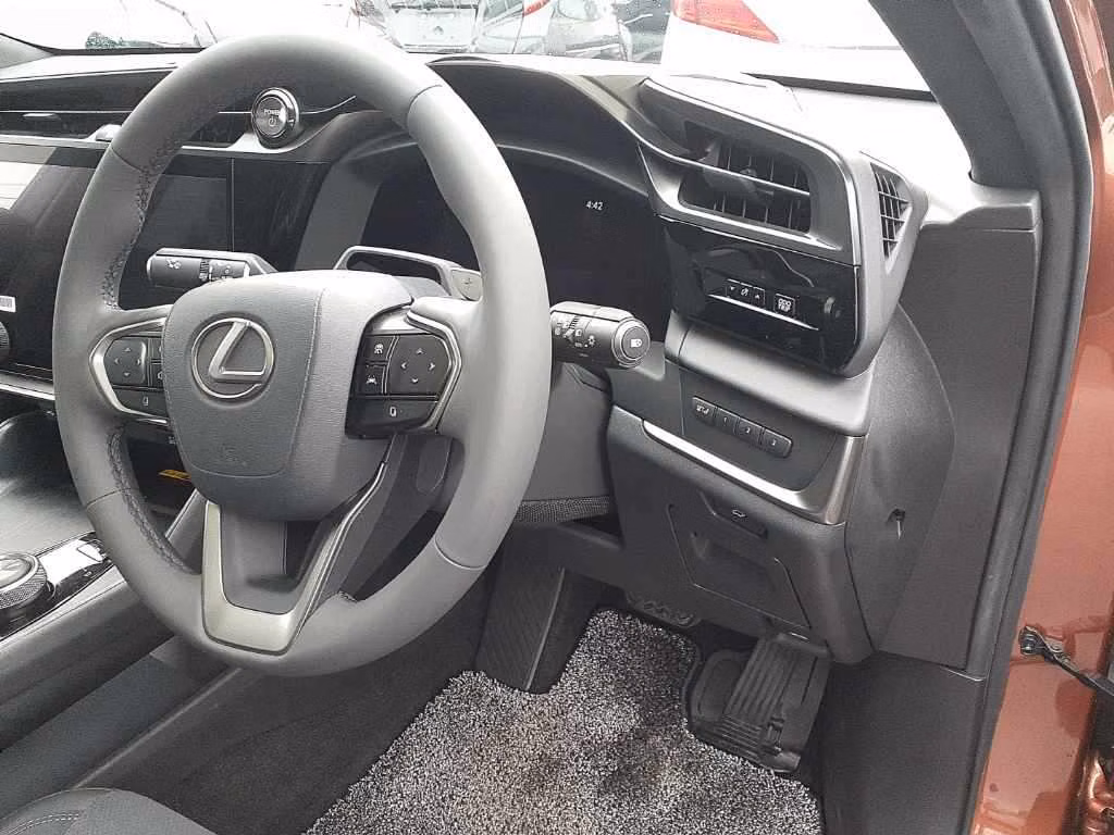 Lexus RZ450e