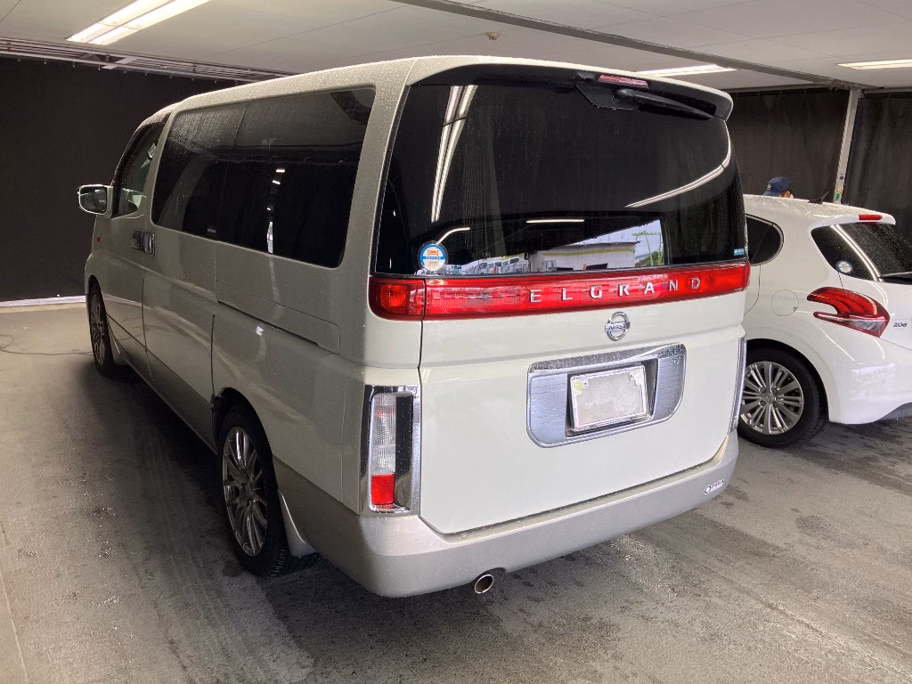 NISSAN ELGRAND