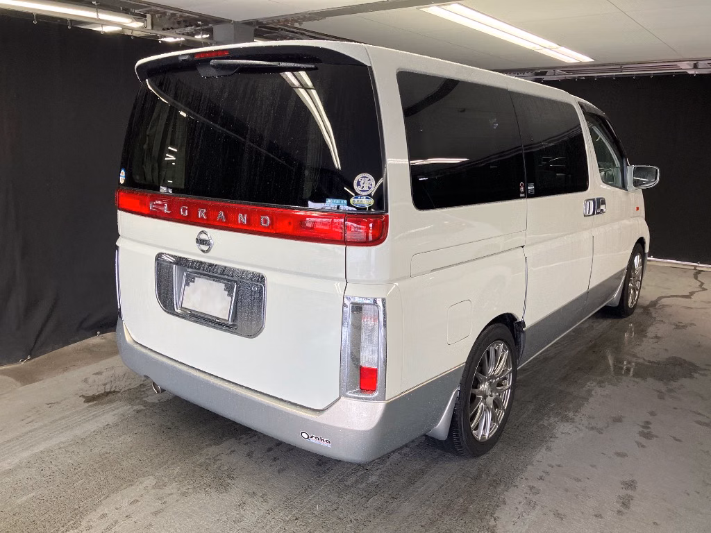 NISSAN ELGRAND
