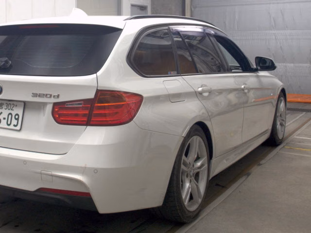BMW 3-SERIES