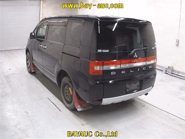 Mitsubishi Delica D:5