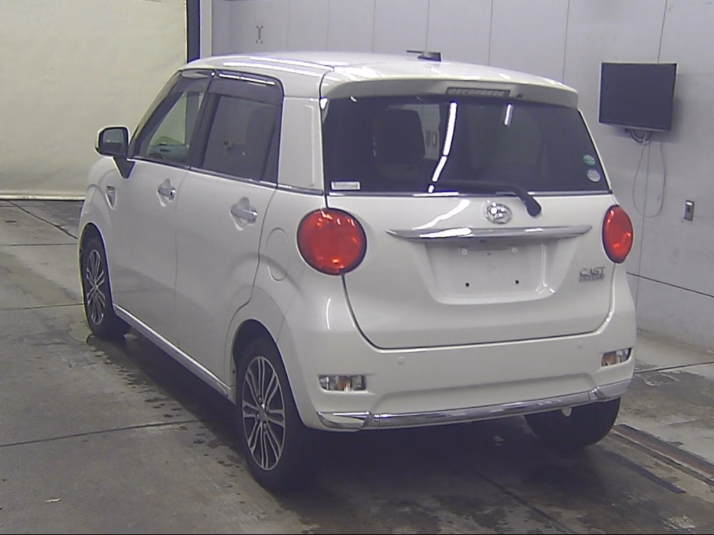 DAIHATSU CAST