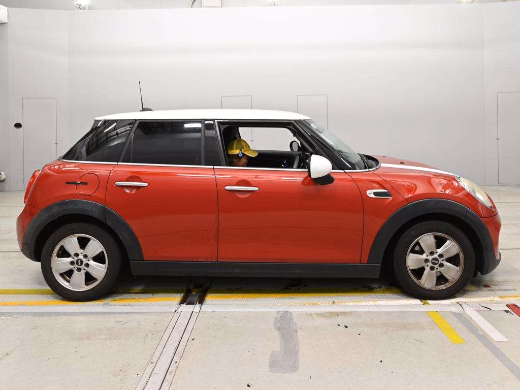 MINI HATCH
