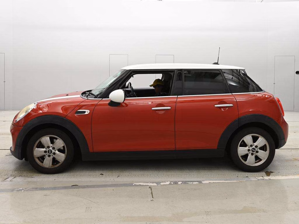 MINI HATCH
