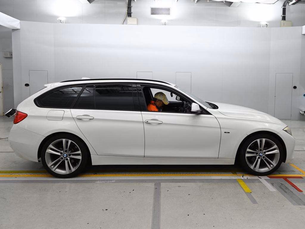 BMW 3-SERIES