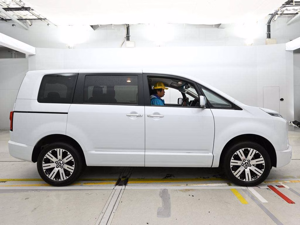 Mitsubishi Delica D:5