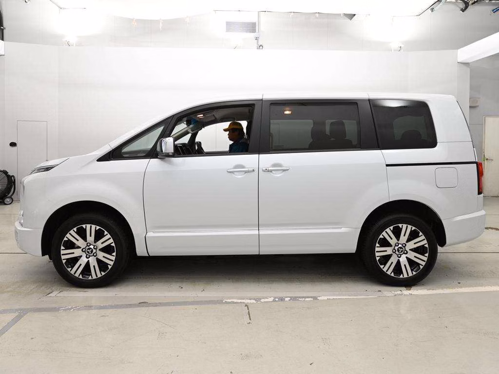 Mitsubishi Delica D:5