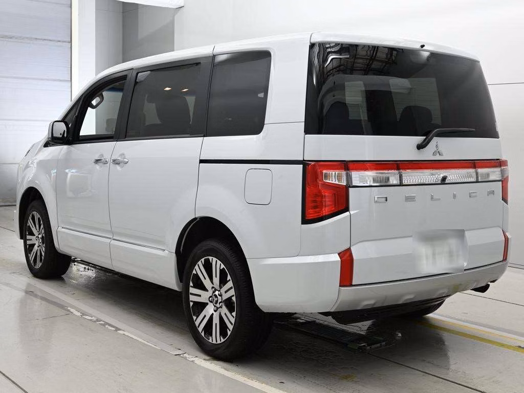 Mitsubishi Delica D:5