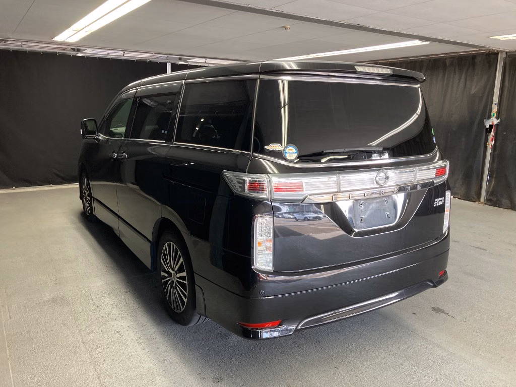 NISSAN ELGRAND