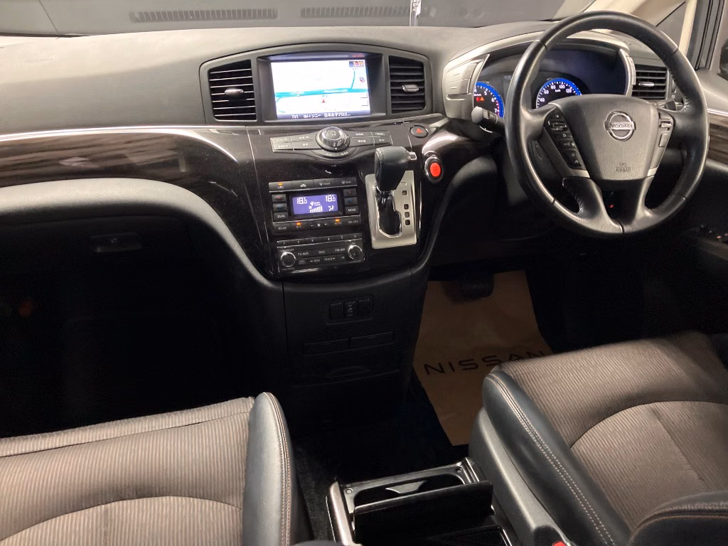 NISSAN ELGRAND
