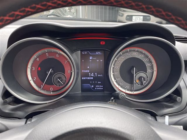 SUZUKI SWIFT