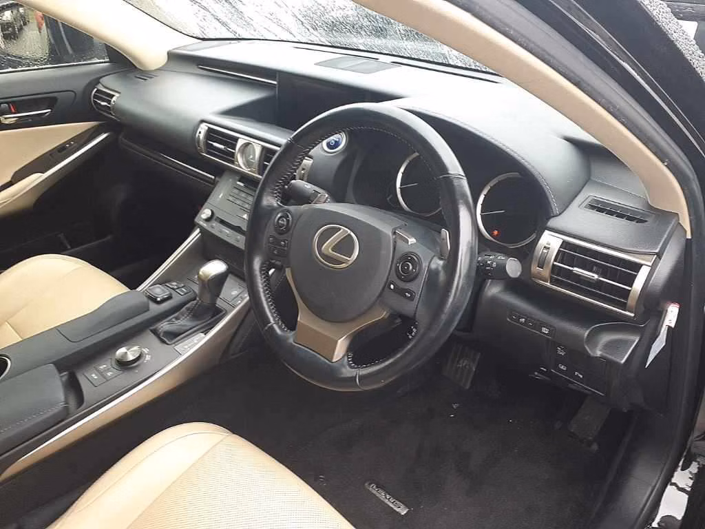 Lexus IS300h